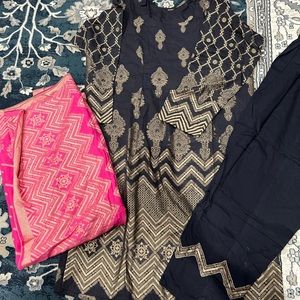 New3 piece Laxauary Lawn Salwarkameez xl jiqard